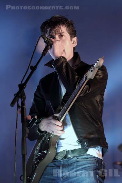 ARCTIC MONKEYS - 2011-08-27 - SAINT CLOUD - Domaine National - Grande Scene - 